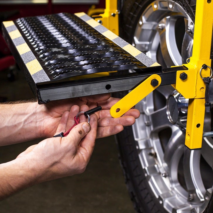 CAT 350 lb. Deluxe Truck and SUV Tire Service Step - image 3