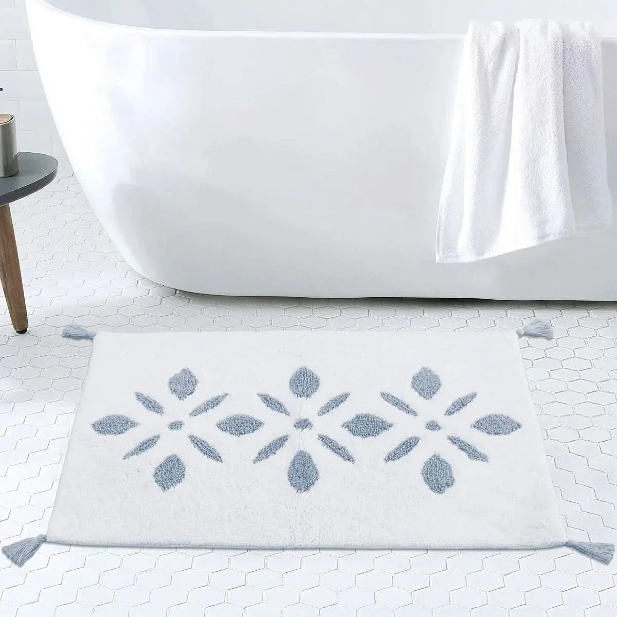 Tasseled bath rug