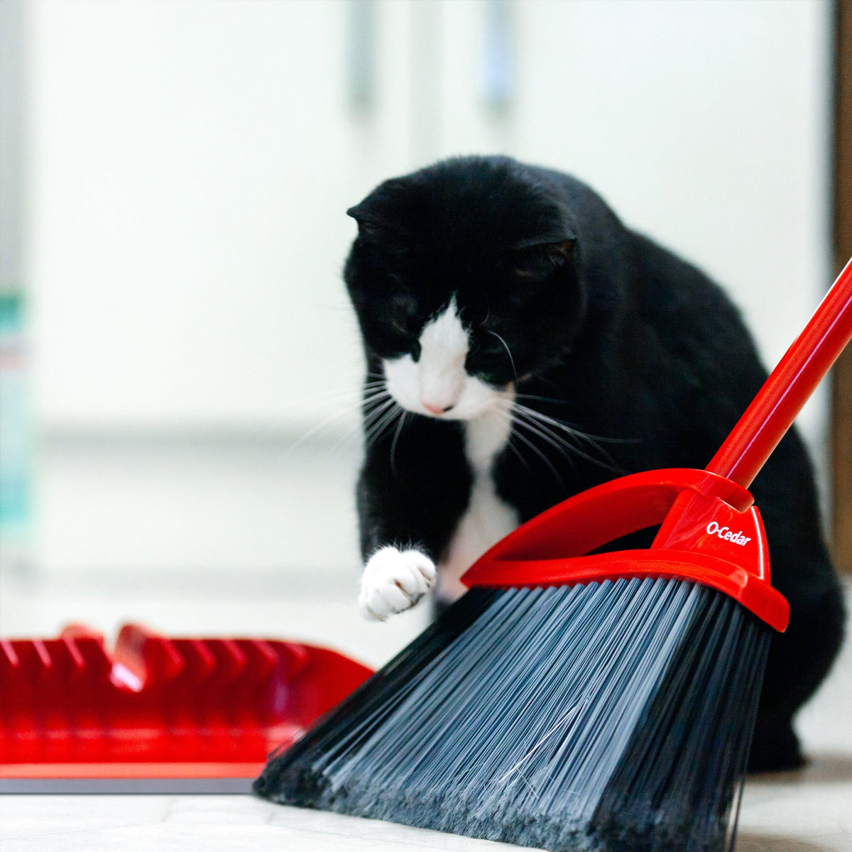 O-Cedar One Sweep & Pet Pro Broom with Step-on Dustpan - image 7