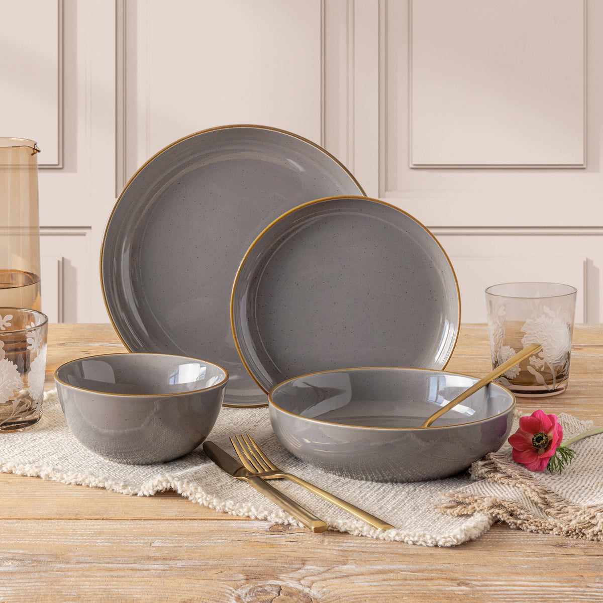 over&back Options 16-piece Dinnerware Set