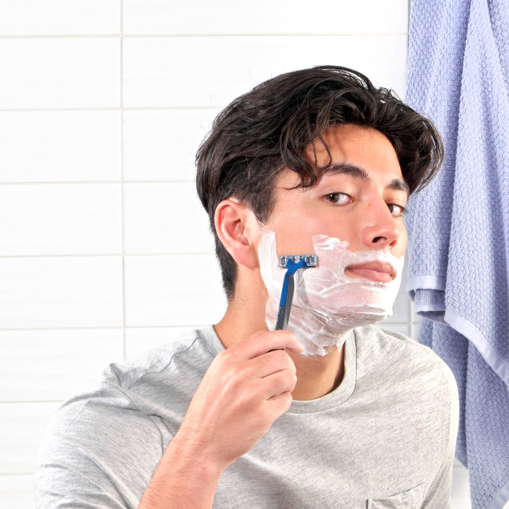 Gillette Custom Plus3 Disposable Razors Sensitive, 30-count - product image