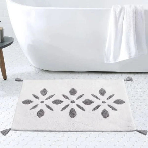 Tasseled bath rug