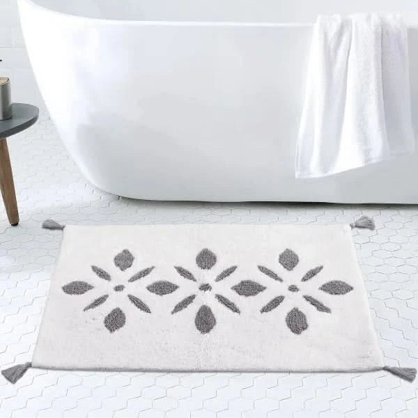 Tasseled bath rug