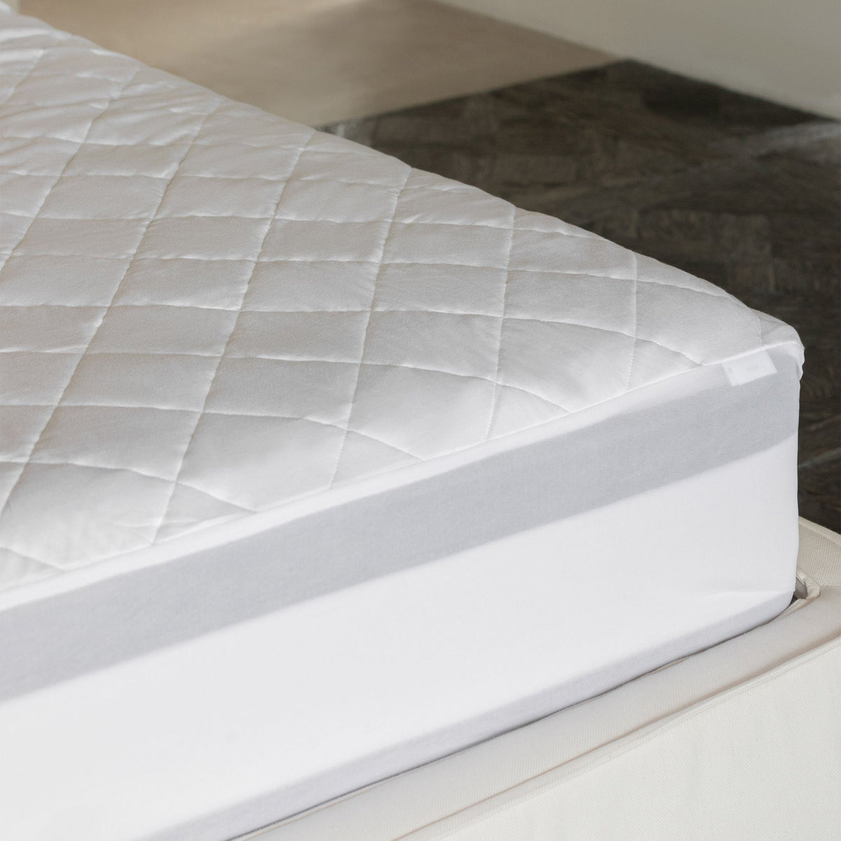 Ettitude CleanBamboo Mattress Protector
