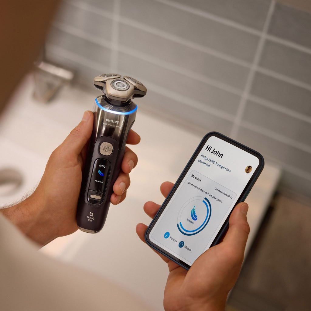 Philips Norelco i9000 Prestige Ultra Electric Wet and Dry Shaver with UV Power Charger - product image