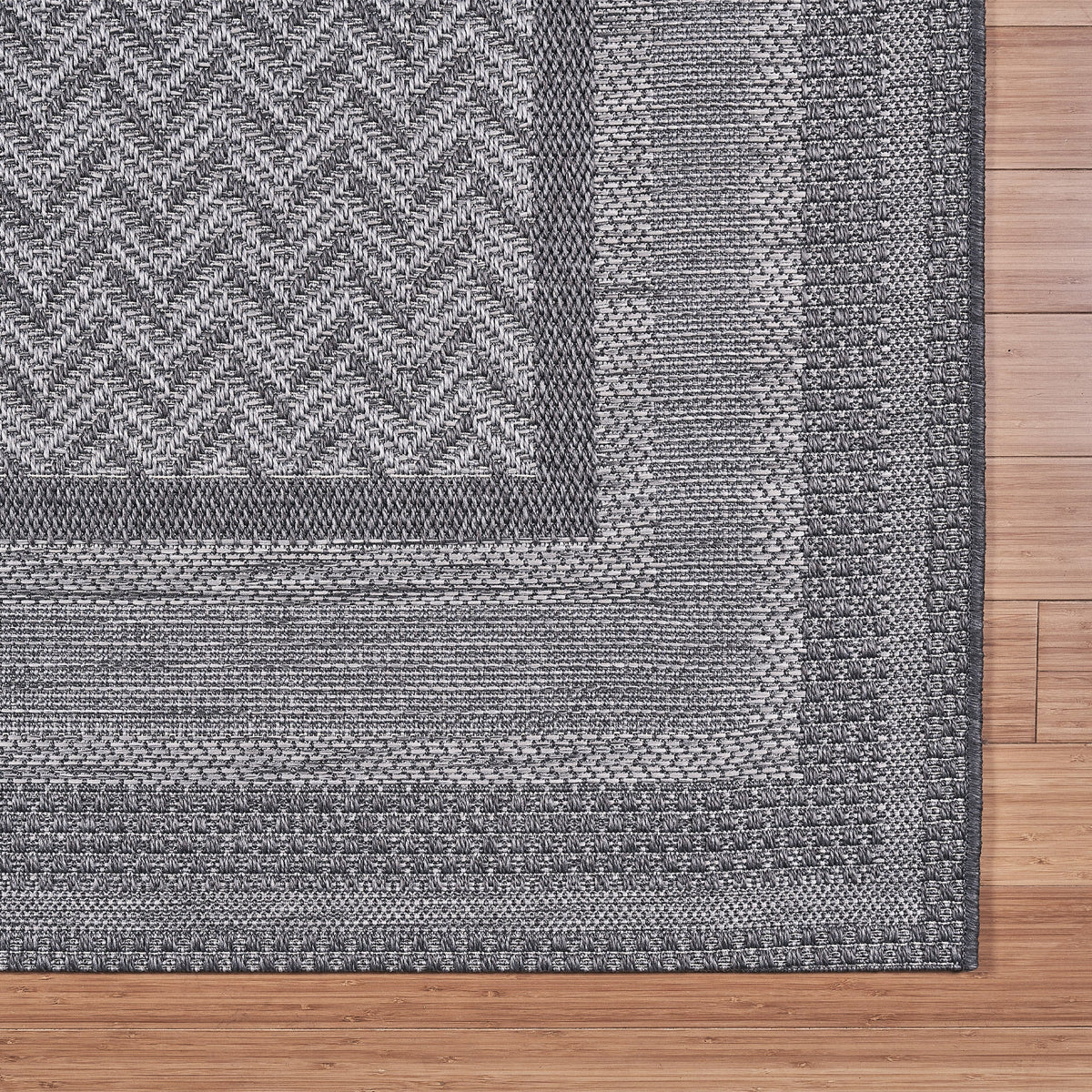 Laguna Indoor/Outdoor Area Rug, Daria Silver Iron, 5'3” x 7'