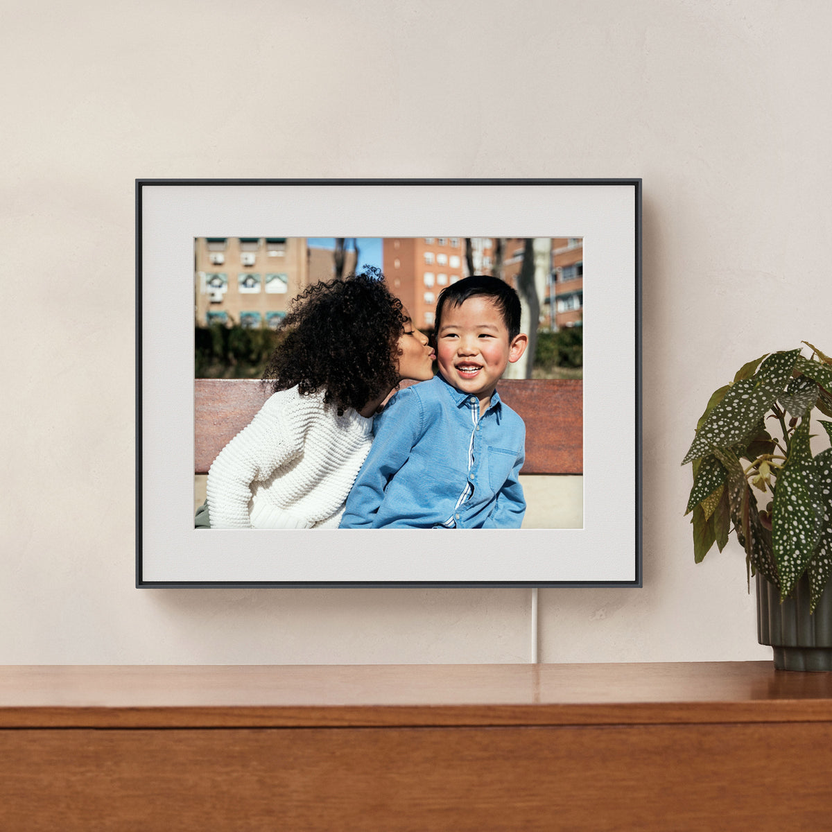Summit Gravel By Aura Wi-Fi Digital Photo Frame