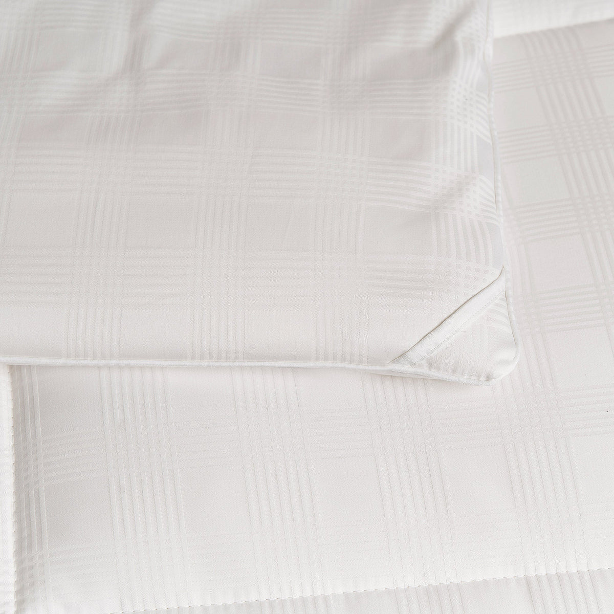 Hotel Grand Wool Filled Comforter