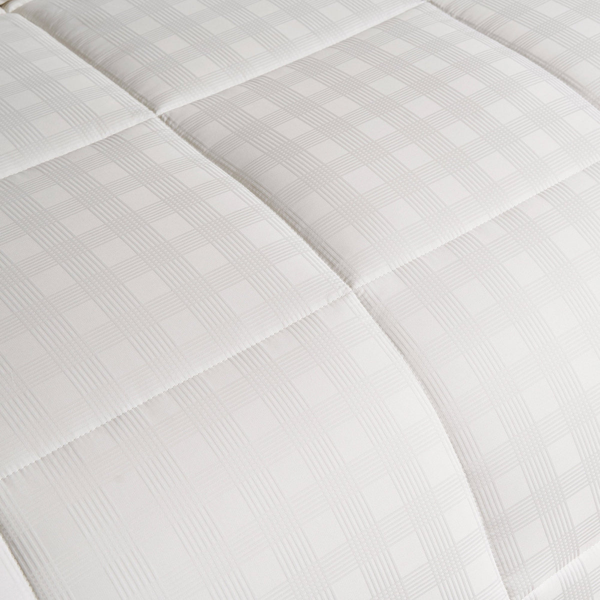 Hotel Grand Wool Filled Comforter